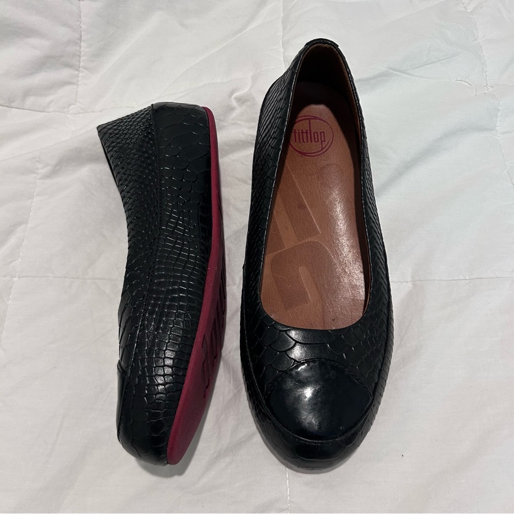 FitFlop Snakeskin Leather Flats Size 7.5 Black